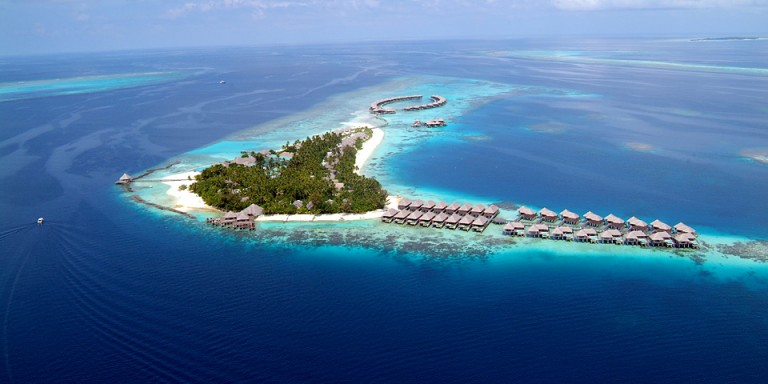 Coco Palm Bodu Hiti - Die Insel aus der Luft. Erreichbar mit dem Speedboot vom Flughafen Mahe.